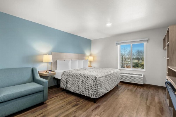 WoodSpring Suites Columbia - Irmo image 8